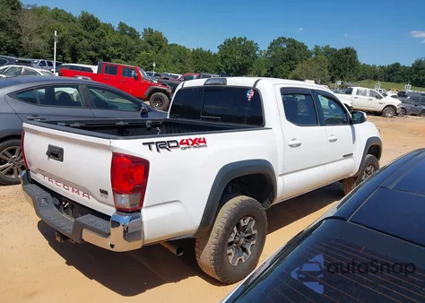 2017 Toyota Tacoma Trd Off Road z USA, uszkodzony, nr VIN 5TFCZ5AN4HX050445